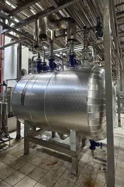 Rezervor de condens 5000 litri într-un circuit industrial de recuperare a condensului